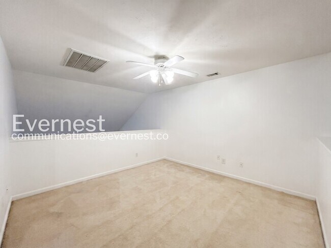 Building Photo - 3-Bed/3-Bath Townhome/Available Now!