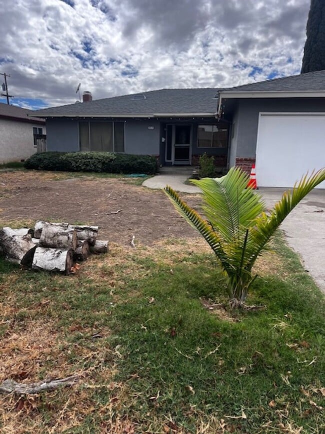 Primary Photo - 4 BEDROOM HOME