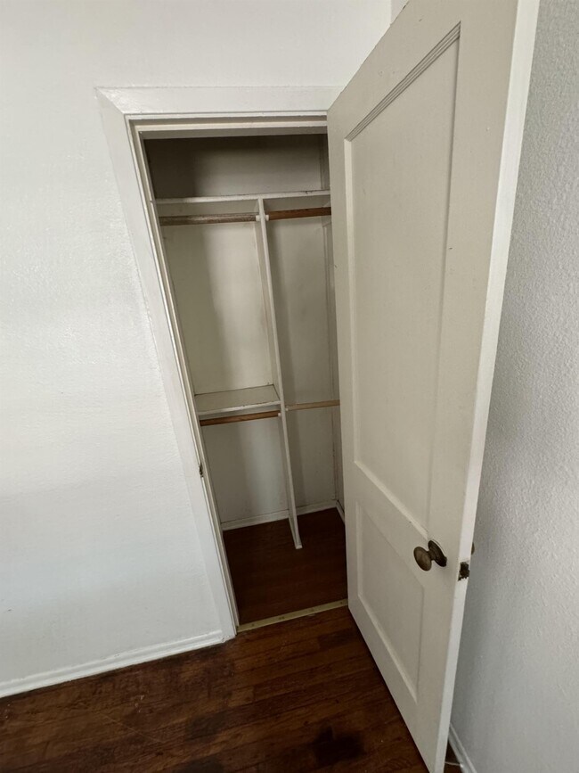 Building Photo - 1806 Mulford St