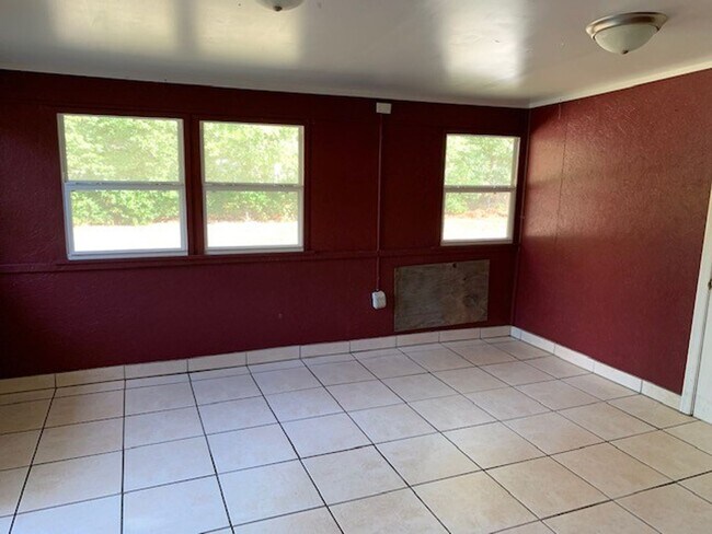 Building Photo - 4BD/2B beautiful home