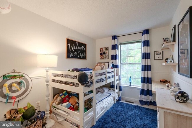 Building Photo - 2303 Massanutten Dr