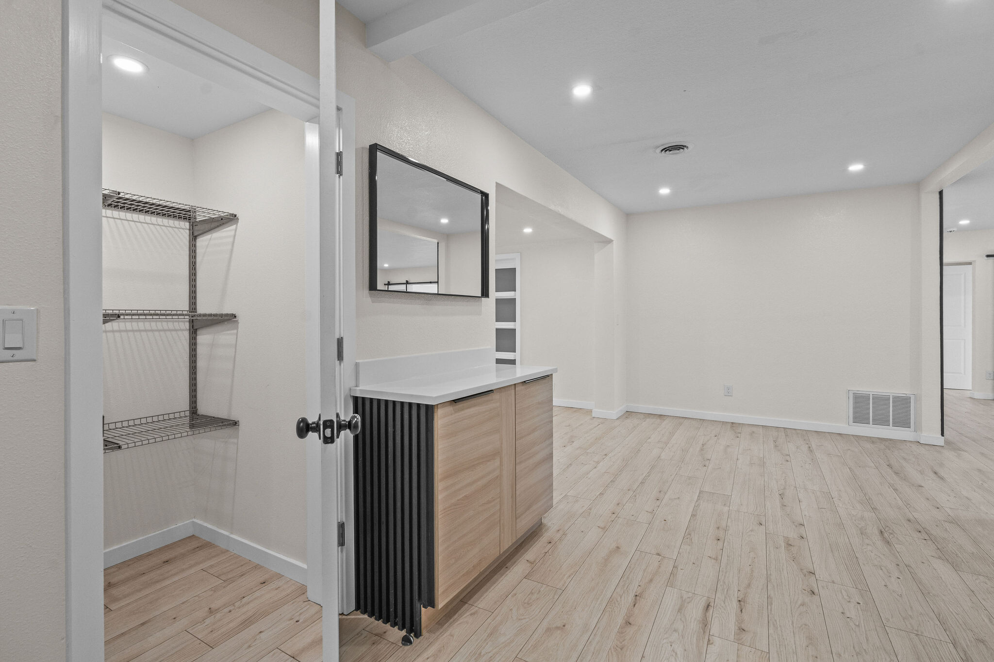 Building Photo - 1401 Drew St