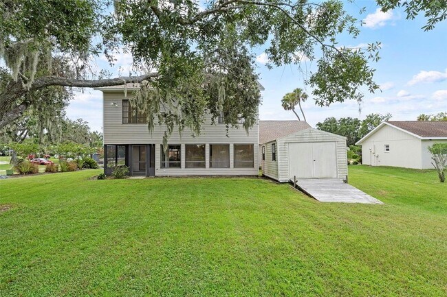 Building Photo - 8006 Oak Dr