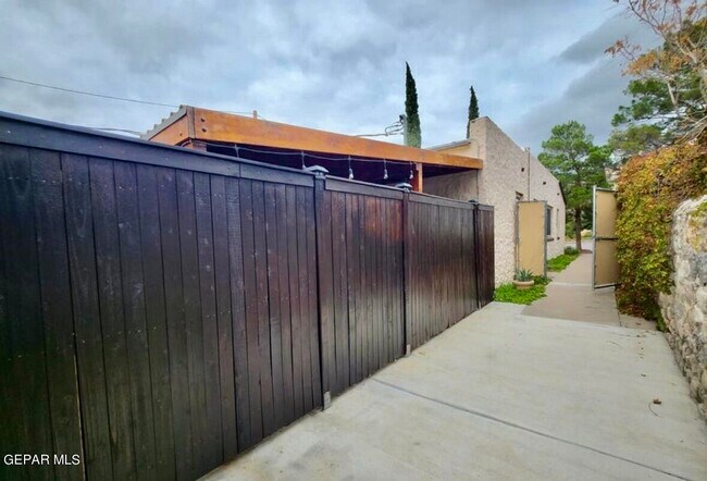 Building Photo - 900 Winter Dr
