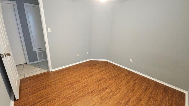 Building Photo - 2241 Ada Ln