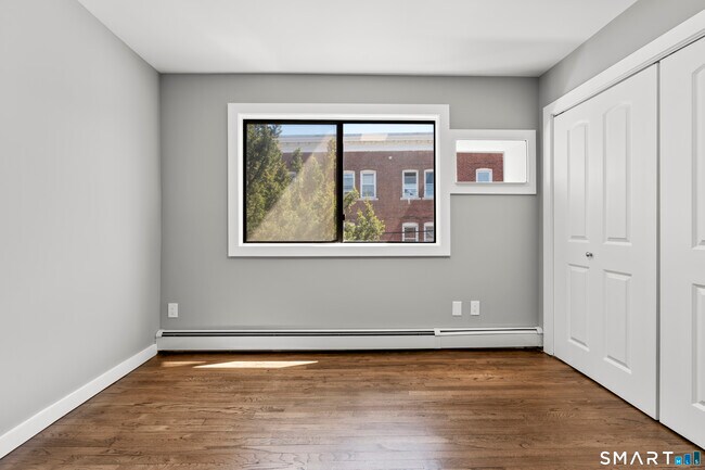 Building Photo - 105 Richmond Hill Ave