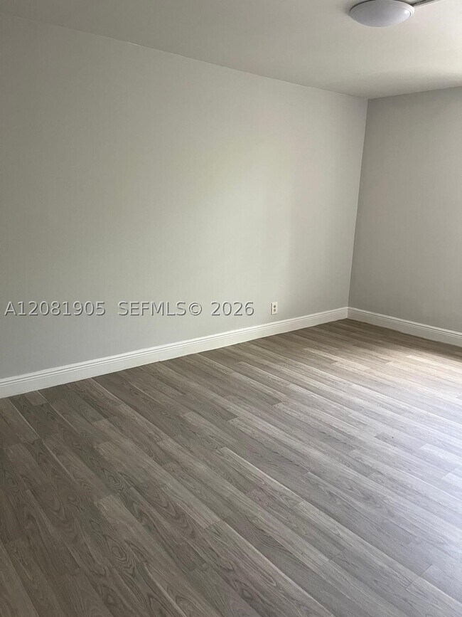 Building Photo - 2701 Riverside Dr