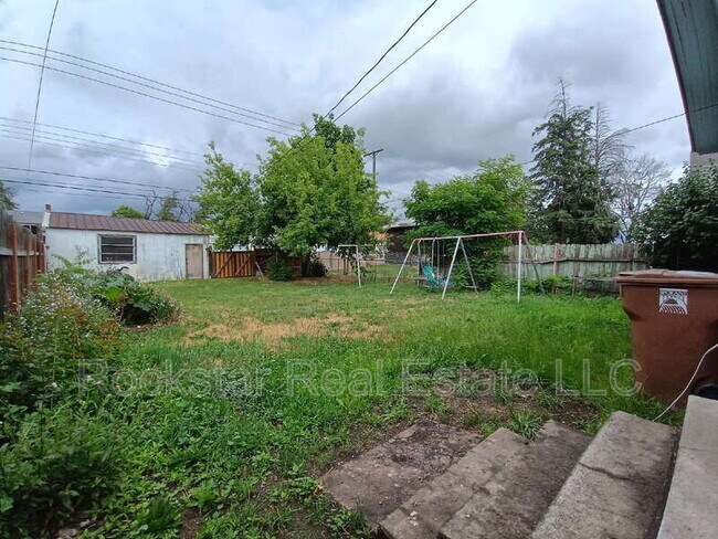 Building Photo - 519 E Ermina Ave