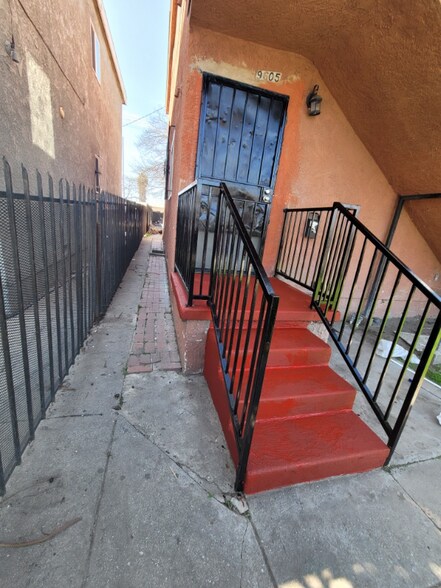 Building Photo - 9605 S Avalon Blvd