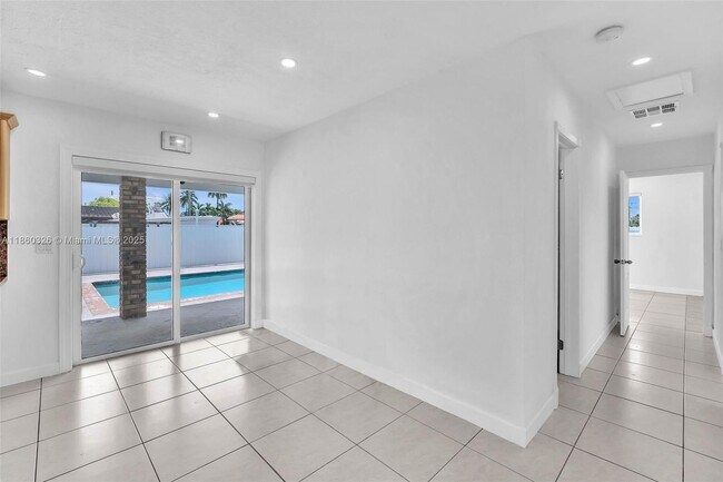 Building Photo - 3341 SW 94th Ct