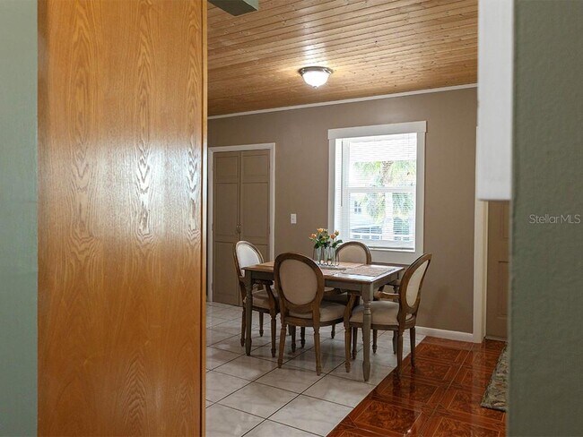 Building Photo - 380 Base Ave E