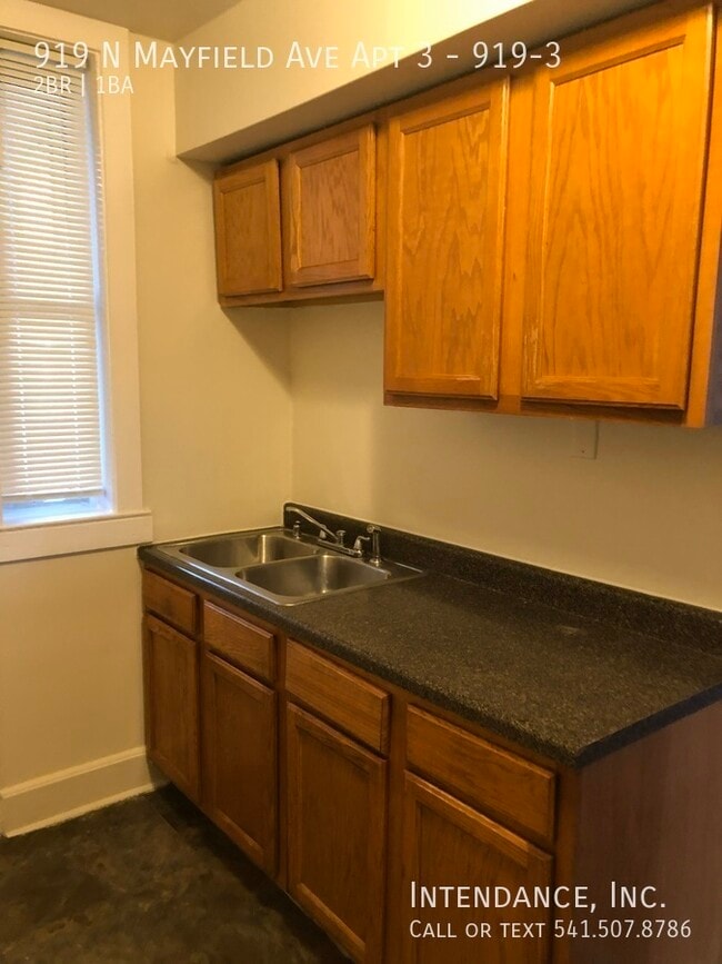 Building Photo - 919 N Mayfield Ave