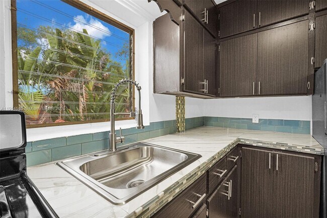 Building Photo - 12287 NE 7th Ave