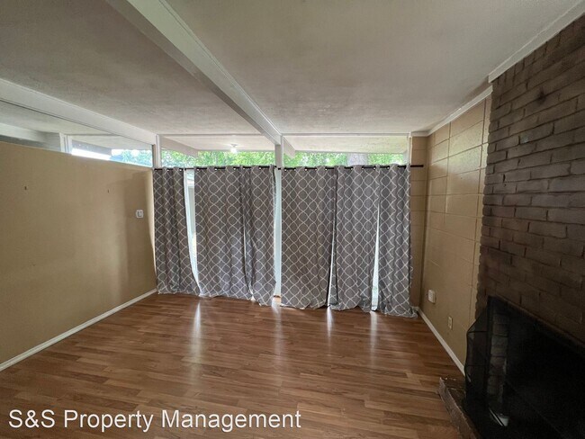 Building Photo - 2 br, 1 bath House - 1701 Mosswood Circle