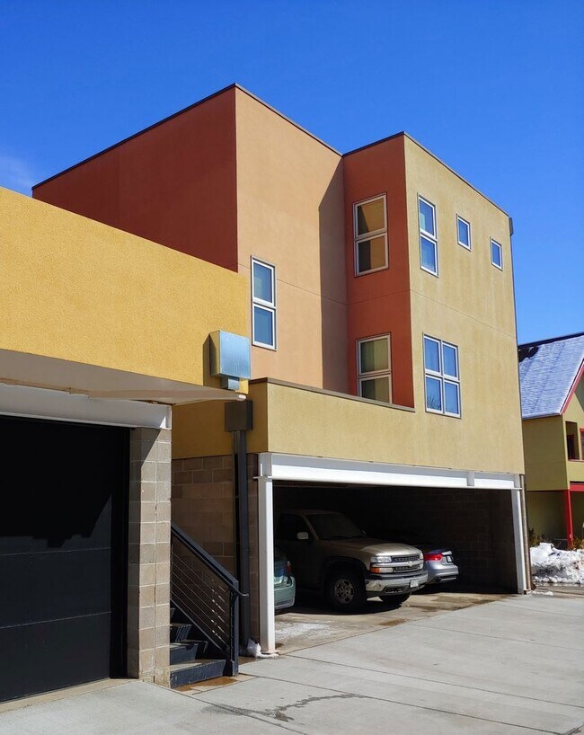 Building Photo - 801 Confidence Dr