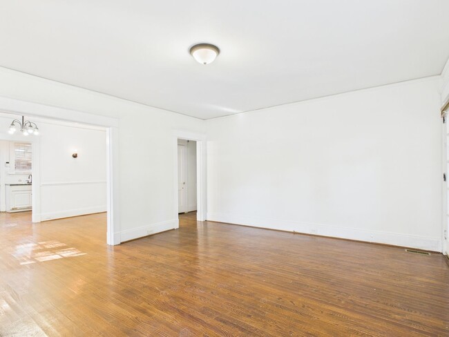 Building Photo - 4222 Chamberlayne Ave