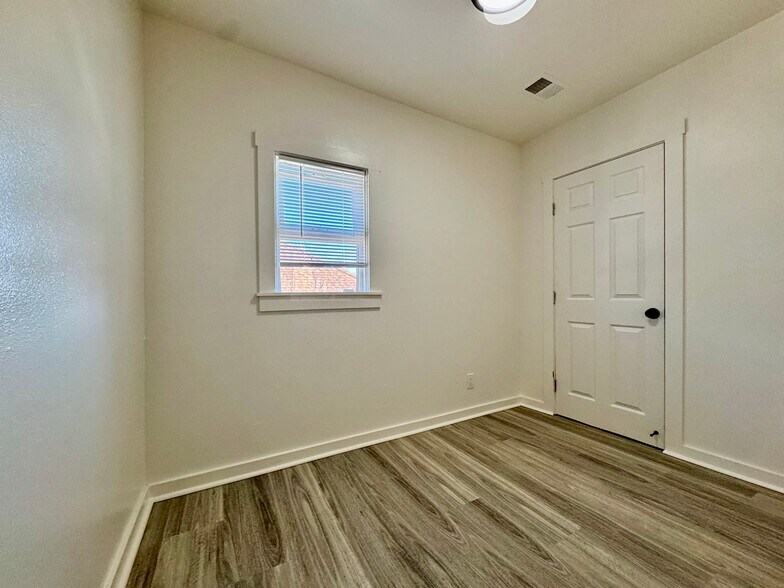 Building Photo - 695 30th St