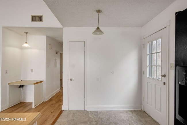 Building Photo - 102 Rue Calliope