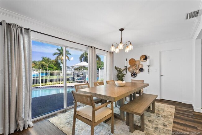 Building Photo - 1229 SW Dyer Point Rd