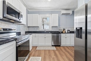 Building Photo - 8 Weston St