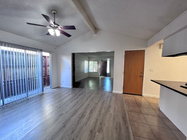 Building Photo - 6864-6866 Trovita Way