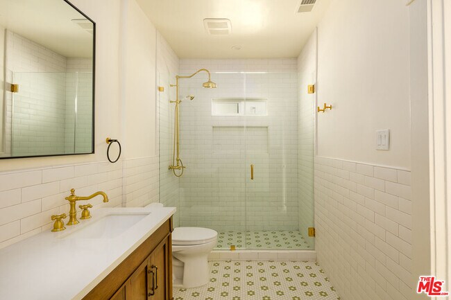 Building Photo - 2332 W 31st St