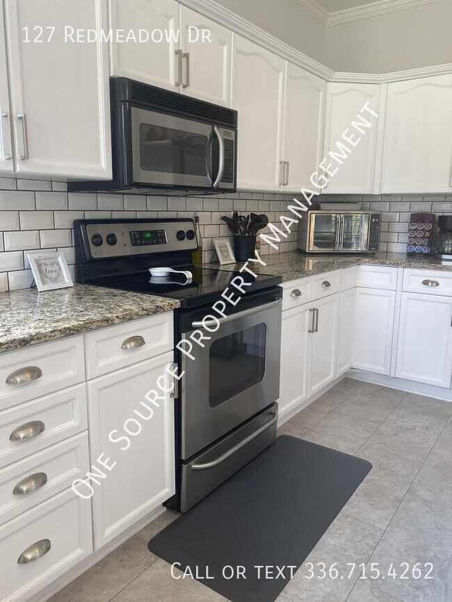 Building Photo - 127 Redmeadow Dr
