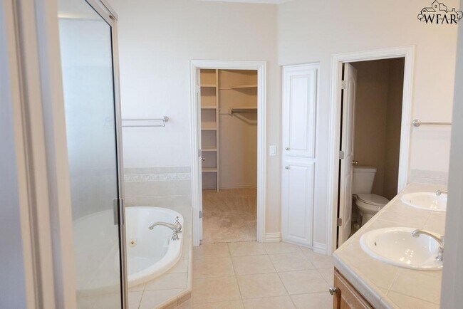 Building Photo - 4122 Candlewood Cir