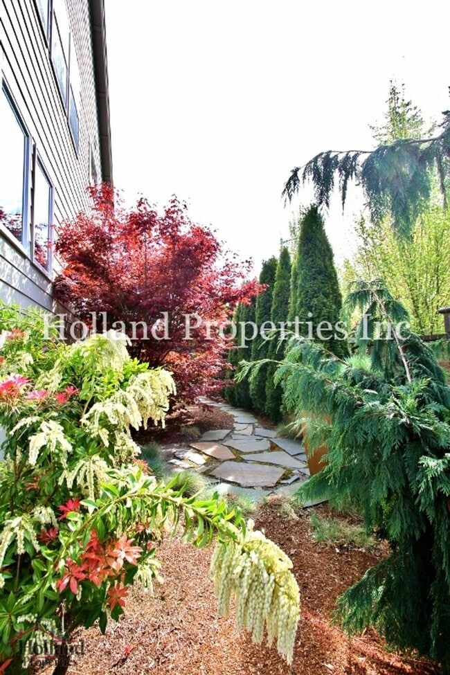 Building Photo - 5502 NE Lagos Ct