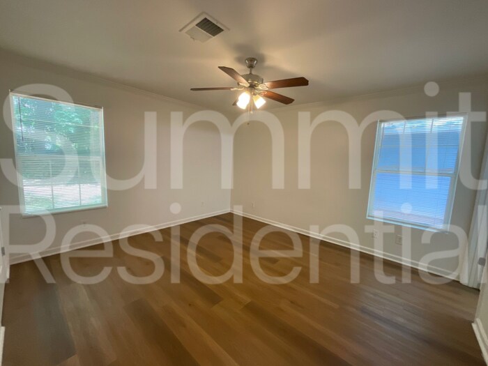 Building Photo - 651 Langston Dr SW