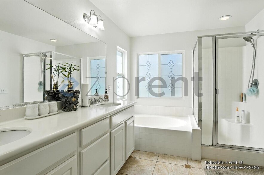 Building Photo - 7956 Barnstormer Ct