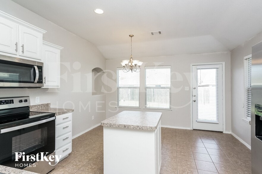 Building Photo - 2016 Cattle Creek Rd