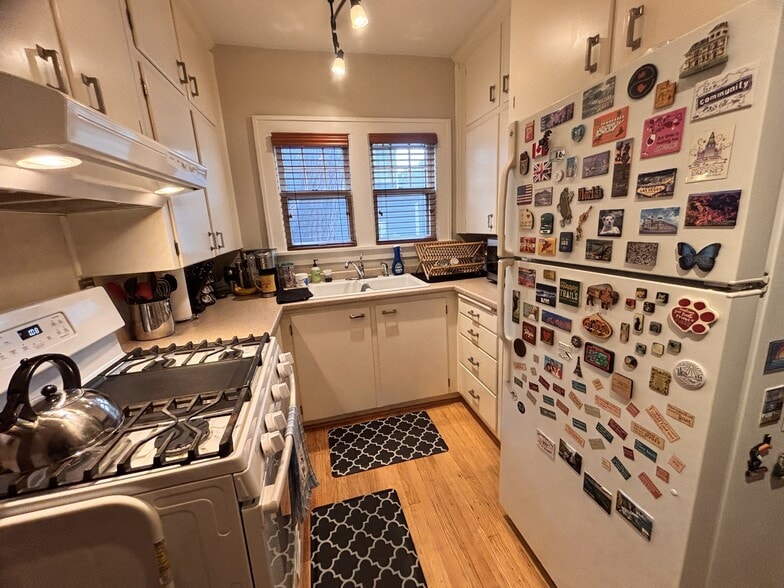 Building Photo - 1211 34th St