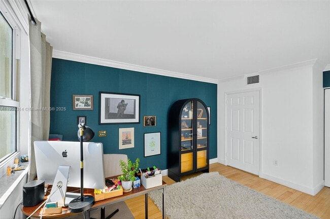 Building Photo - 1155 Brickell Bay Dr