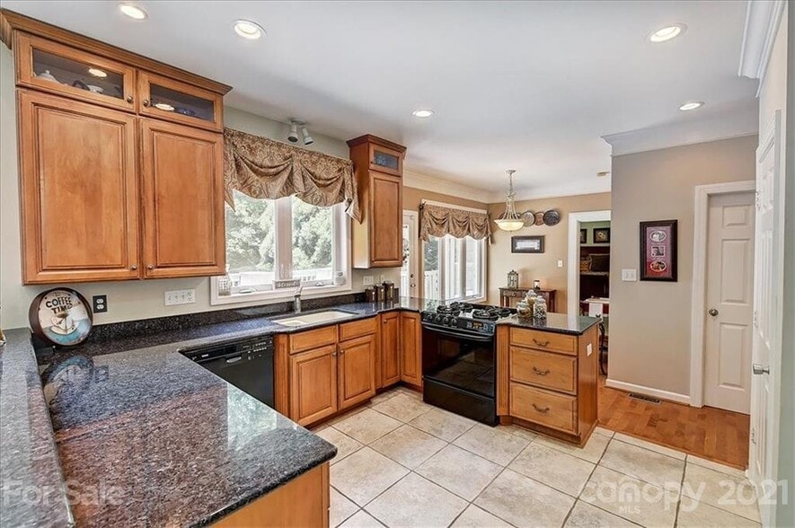 Building Photo - 2427 Mt Isle Harbor Dr