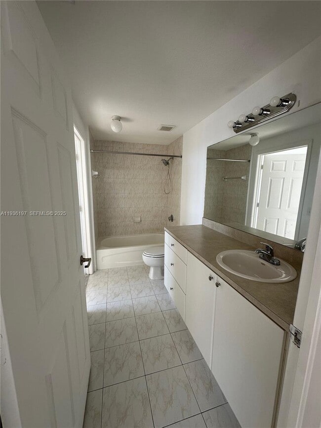 Building Photo - 119 SW 6th Ave