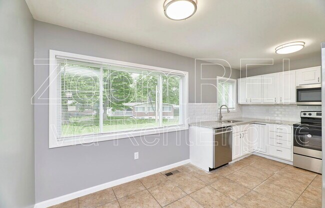 Building Photo - 2700 Steeplechase Ln