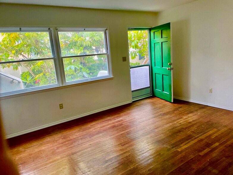 Building Photo - 4313 Mentone St