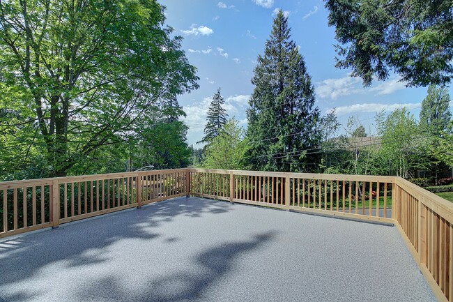 Building Photo - 5Bd/2.25Ba Kirkland Home
