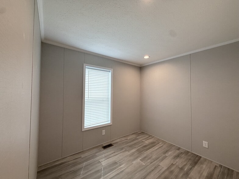 Building Photo - 52962 N Yorktown Ct