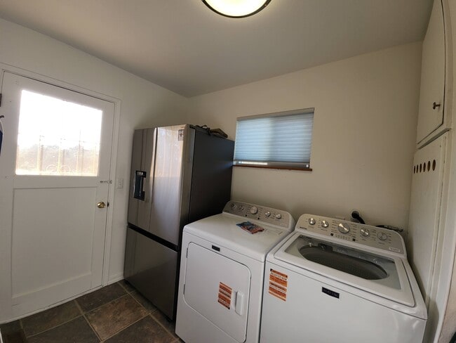 Building Photo - 14565 Carriage Ln
