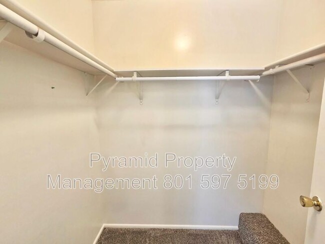 Building Photo - 5571 S 2800 W