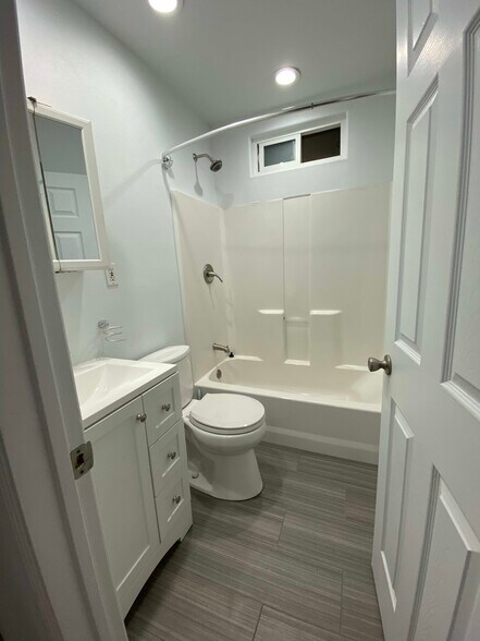 Building Photo - 2002 18th St