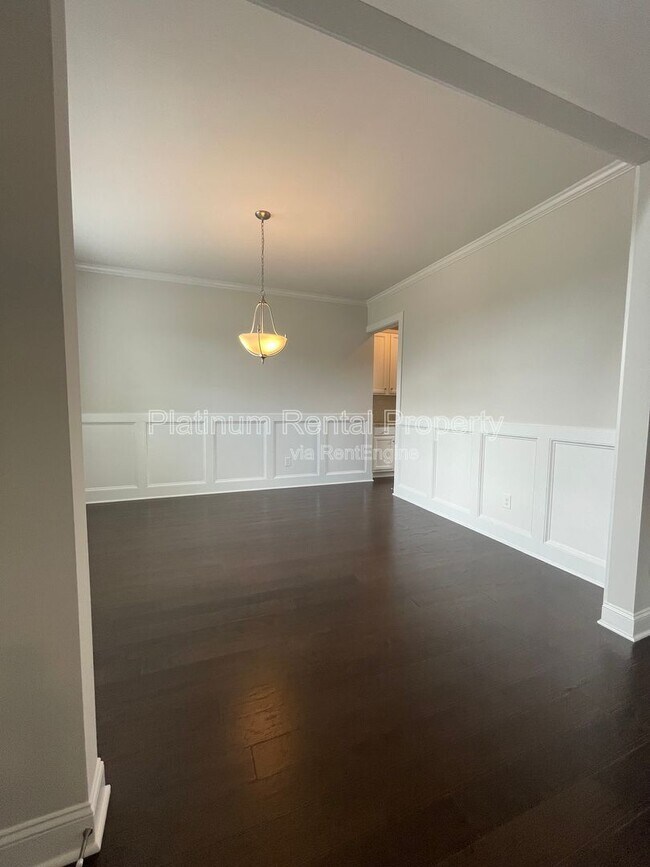 Building Photo - 1825 Dahlia Dr