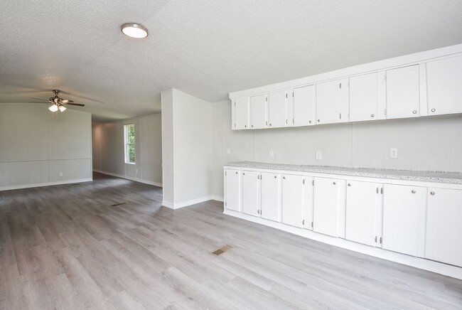 Building Photo - Be part of this cozy community at Roy Harris Loop