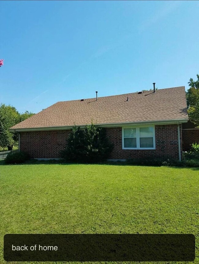 Building Photo - Knoxville 37922 - 3 bedroom, 2 bath home - Contact Susan Niedergeses (865) 300-4722