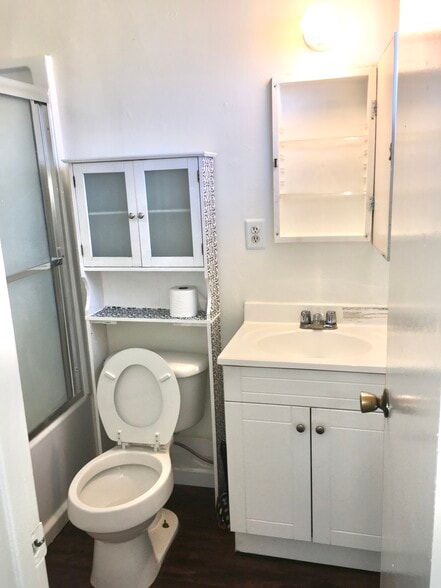 Building Photo - 1129 E Maple St