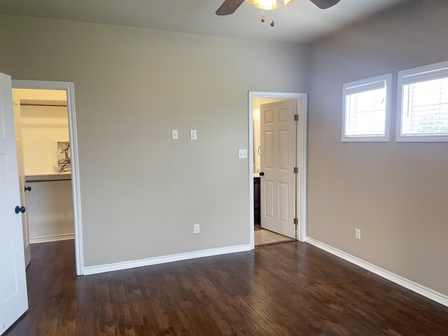 Building Photo - 4032 Golden Eagle Dr