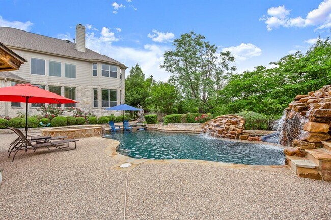 Building Photo - 601 Scenic Path