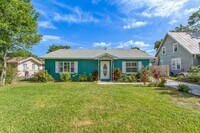 Building Photo - Eustis 2/2 w/ attached 1/1 In-law Suite.